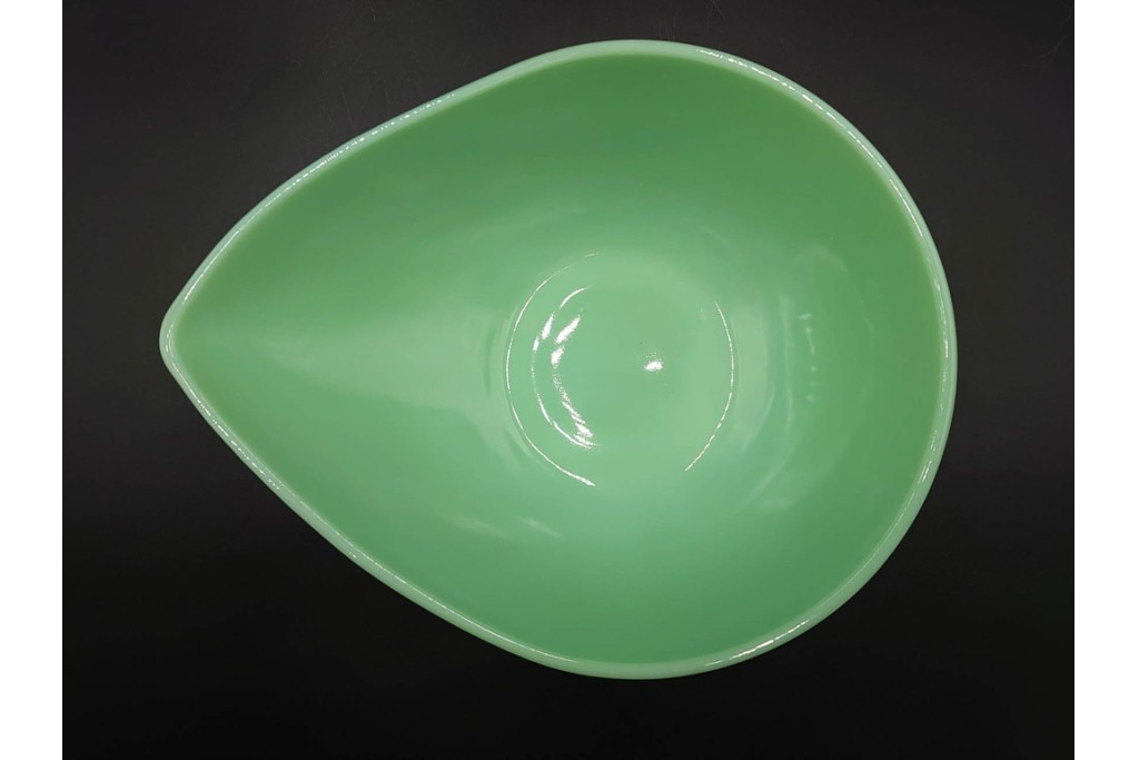 アメリカ　Fire-King(ファイヤーキング) 　ジェダイ 　ティアドロップ　 光を含んだ淡緑が美しいスウェディッシュモダンボウル4点セット 　(R-084777)
