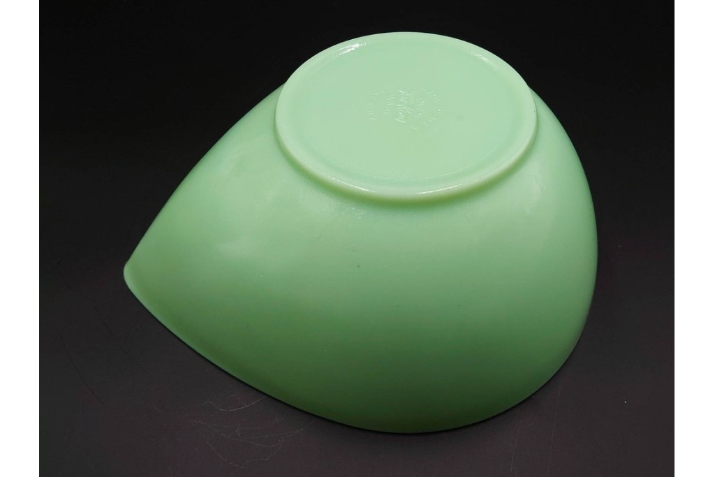 アメリカ　Fire-King(ファイヤーキング) 　ジェダイ 　ティアドロップ　 光を含んだ淡緑が美しいスウェディッシュモダンボウル4点セット 　(R-084777)