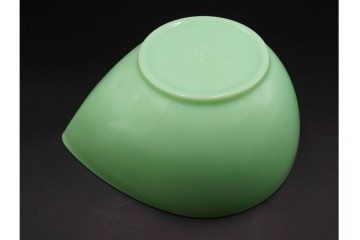 アメリカ　Fire-King(ファイヤーキング) 　ジェダイ 　ティアドロップ　 光を含んだ淡緑が美しいスウェディッシュモダンボウル4点セット 　(R-084777)