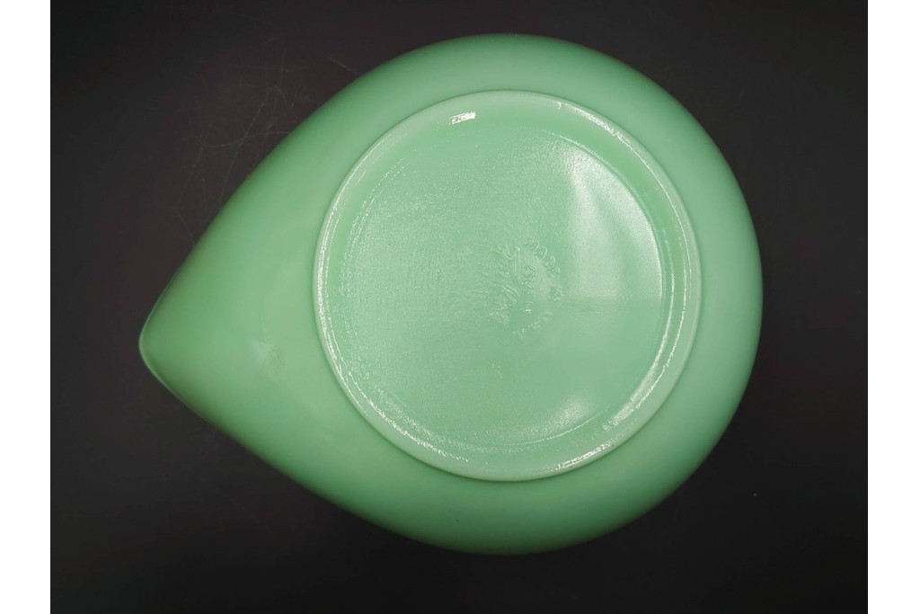 アメリカ　Fire-King(ファイヤーキング) 　ジェダイ 　ティアドロップ　 光を含んだ淡緑が美しいスウェディッシュモダンボウル4点セット 　(R-084777)