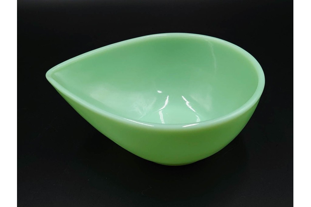 アメリカ　Fire-King(ファイヤーキング) 　ジェダイ 　ティアドロップ　 光を含んだ淡緑が美しいスウェディッシュモダンボウル4点セット 　(R-084777)