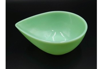 アメリカ　Fire-King(ファイヤーキング) 　ジェダイ 　ティアドロップ　 光を含んだ淡緑が美しいスウェディッシュモダンボウル4点セット 　(R-084777)
