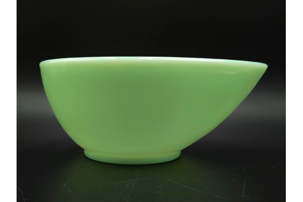 アメリカ　Fire-King(ファイヤーキング) 　ジェダイ 　ティアドロップ　 光を含んだ淡緑が美しいスウェディッシュモダンボウル4点セット 　(R-084777)