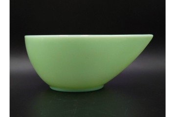 アメリカ　Fire-King(ファイヤーキング) 　ジェダイ 　ティアドロップ　 光を含んだ淡緑が美しいスウェディッシュモダンボウル4点セット 　(R-084777)