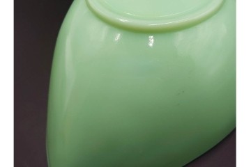 アメリカ　Fire-King(ファイヤーキング) 　ジェダイ 　ティアドロップ　 光を含んだ淡緑が美しいスウェディッシュモダンボウル4点セット 　(R-084777)