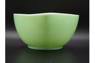 アメリカ　Fire-King(ファイヤーキング) 　ジェダイ 　ティアドロップ　 光を含んだ淡緑が美しいスウェディッシュモダンボウル4点セット 　(R-084777)