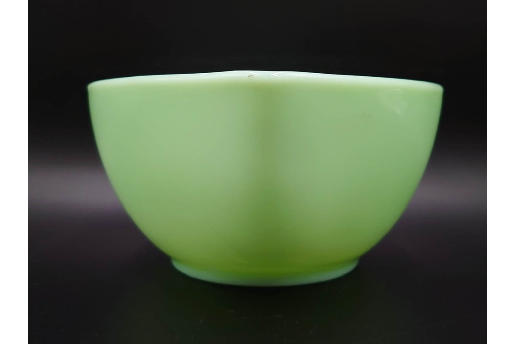 アメリカ　Fire-King(ファイヤーキング) 　ジェダイ 　ティアドロップ　 光を含んだ淡緑が美しいスウェディッシュモダンボウル4点セット 　(R-084777)
