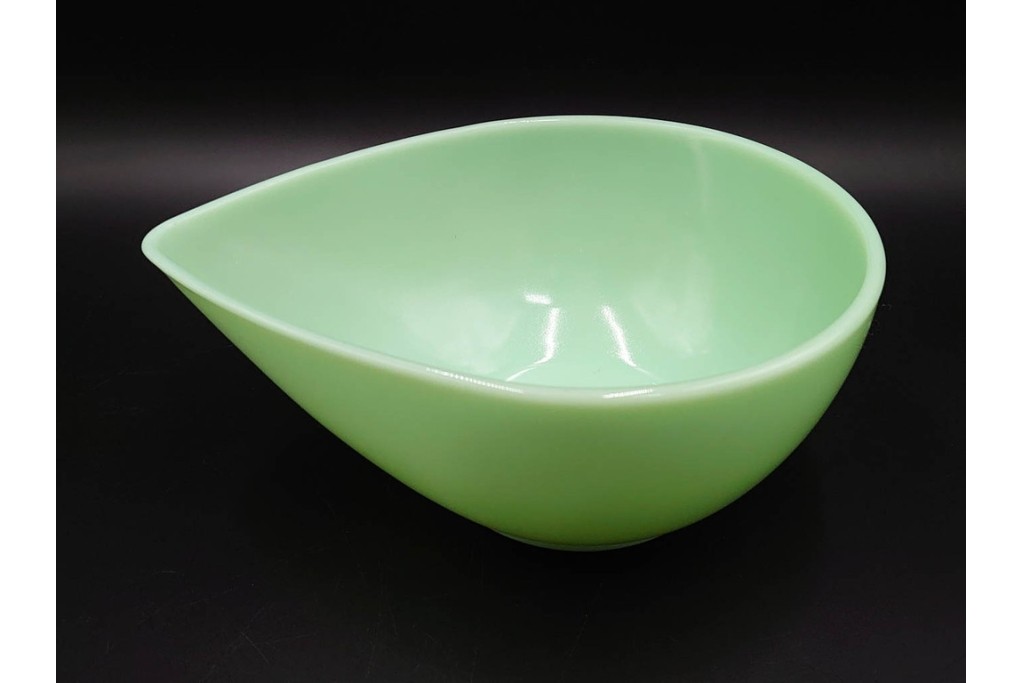 アメリカ　Fire-King(ファイヤーキング) 　ジェダイ 　ティアドロップ　 光を含んだ淡緑が美しいスウェディッシュモダンボウル4点セット 　(R-084777)