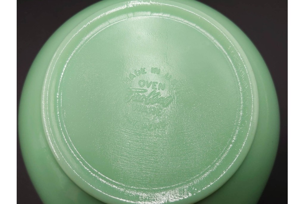 アメリカ　Fire-King(ファイヤーキング) 　ジェダイ 　ティアドロップ　 光を含んだ淡緑が美しいスウェディッシュモダンボウル4点セット 　(R-084777)