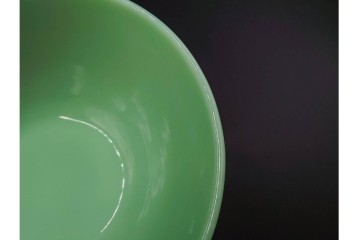 アメリカ　Fire-King(ファイヤーキング) 　ジェダイ 　ティアドロップ　 光を含んだ淡緑が美しいスウェディッシュモダンボウル4点セット 　(R-084777)