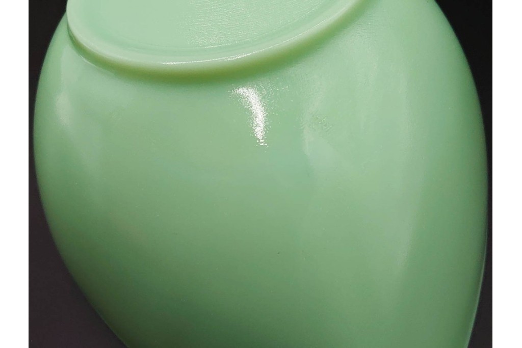 アメリカ　Fire-King(ファイヤーキング) 　ジェダイ 　ティアドロップ　 光を含んだ淡緑が美しいスウェディッシュモダンボウル4点セット 　(R-084777)