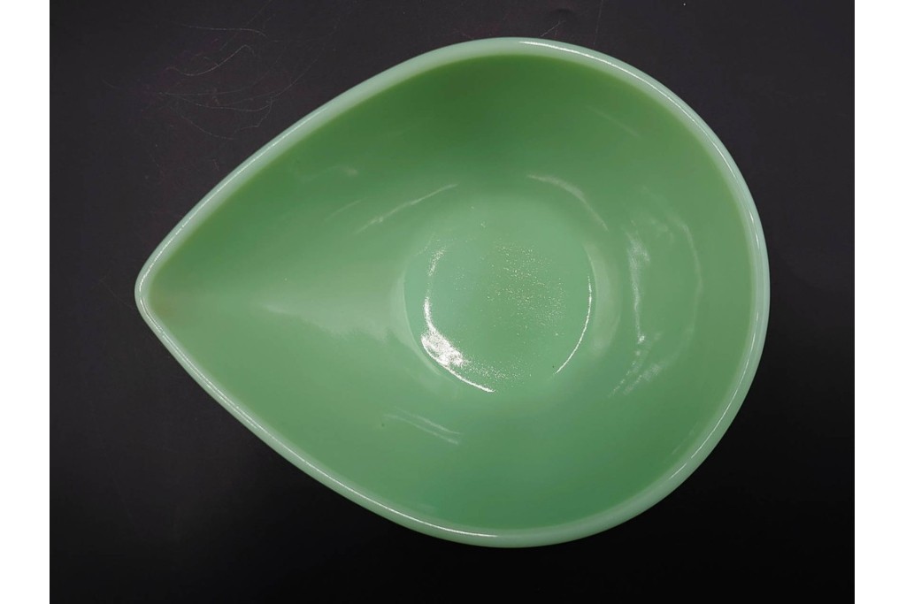 アメリカ　Fire-King(ファイヤーキング) 　ジェダイ 　ティアドロップ　 光を含んだ淡緑が美しいスウェディッシュモダンボウル4点セット 　(R-084777)