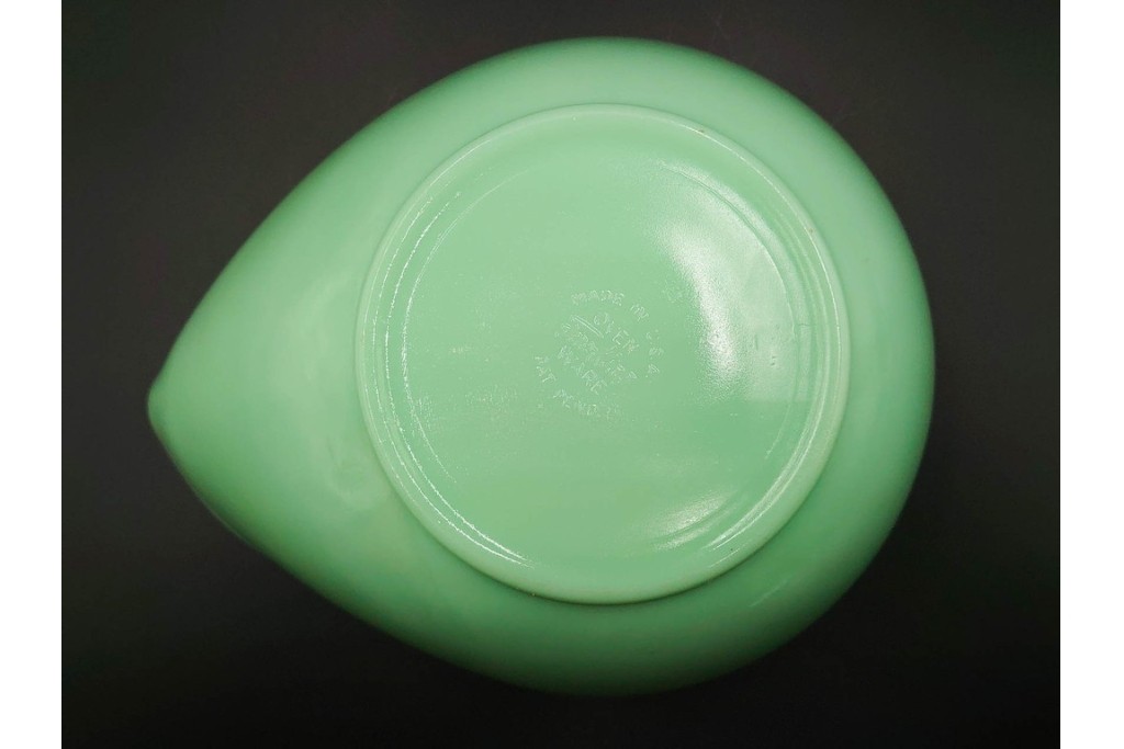アメリカ　Fire-King(ファイヤーキング) 　ジェダイ 　ティアドロップ　 光を含んだ淡緑が美しいスウェディッシュモダンボウル4点セット 　(R-084777)