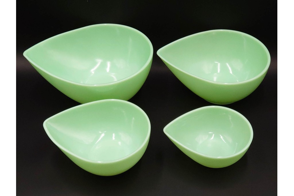 アメリカ　Fire-King(ファイヤーキング) 　ジェダイ 　ティアドロップ　 光を含んだ淡緑が美しいスウェディッシュモダンボウル4点セット 　(R-084777)