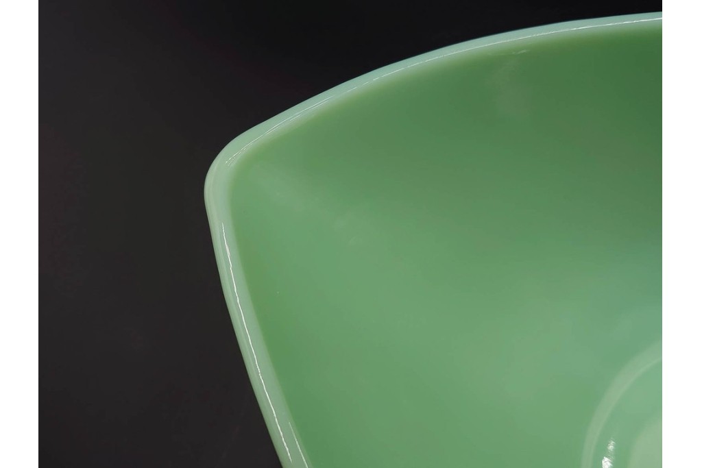 アメリカ　Fire-King(ファイヤーキング) 　ジェダイ 　ティアドロップ　 光を含んだ淡緑が美しいスウェディッシュモダンボウル4点セット 　(R-084777)