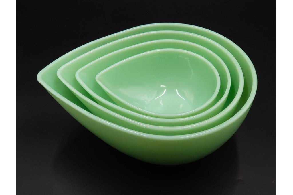 アメリカ　Fire-King(ファイヤーキング) 　ジェダイ 　ティアドロップ　 光を含んだ淡緑が美しいスウェディッシュモダンボウル4点セット 　(R-084777)