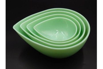 アメリカ　Fire-King(ファイヤーキング) 　ジェダイ 　ティアドロップ　 光を含んだ淡緑が美しいスウェディッシュモダンボウル4点セット 　(R-084777)