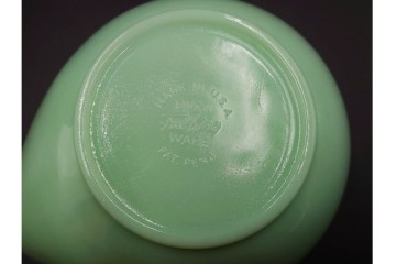 アメリカ　Fire-King(ファイヤーキング) 　ジェダイ 　ティアドロップ　 光を含んだ淡緑が美しいスウェディッシュモダンボウル4点セット 　(R-084777)