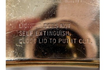 1992年製　ZIPPO(ジッポー)　ゴールド　猫のデザインが優雅さを演出するライター　(R-084778)