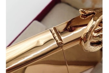 1992年製　ZIPPO(ジッポー)　ゴールド　猫のデザインが優雅さを演出するライター　(R-084778)