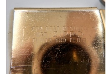 1992年製　ZIPPO(ジッポー)　ゴールド　猫のデザインが優雅さを演出するライター　(R-084778)