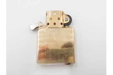 1992年製　ZIPPO(ジッポー)　ゴールド　猫のデザインが優雅さを演出するライター　(R-084778)