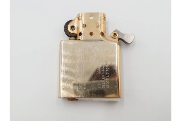 1992年製　ZIPPO(ジッポー)　ゴールド　猫のデザインが優雅さを演出するライター　(R-084778)
