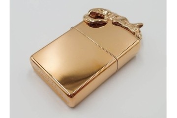 1992年製　ZIPPO(ジッポー)　ゴールド　猫のデザインが優雅さを演出するライター　(R-084778)