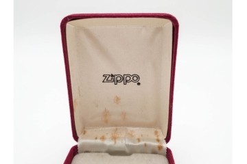 1992年製　ZIPPO(ジッポー)　ゴールド　猫のデザインが優雅さを演出するライター　(R-084778)