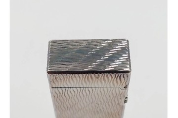 イギリス　dunhill(ダンヒル)　波模様(ウェーブ)　シルバー　24/63　格調高く彩るローラガスライター　(R-084779)