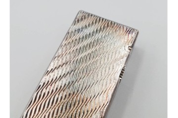 イギリス　dunhill(ダンヒル)　波模様(ウェーブ)　シルバー　24/63　格調高く彩るローラガスライター　(R-084779)