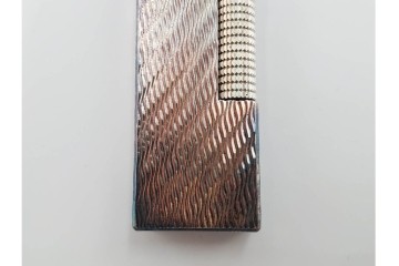 イギリス　dunhill(ダンヒル)　波模様(ウェーブ)　シルバー　24/63　格調高く彩るローラガスライター　(R-084779)