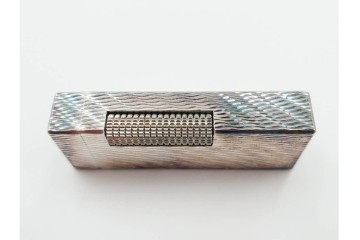 イギリス　dunhill(ダンヒル)　波模様(ウェーブ)　シルバー　24/63　格調高く彩るローラガスライター　(R-084779)