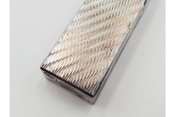 イギリス　dunhill(ダンヒル)　波模様(ウェーブ)　シルバー　24/63　格調高く彩るローラガスライター　(R-084779)