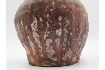 谷本洋　伊賀　高さ 約15cm　力強い造形が魅力の蹲花入　(R-084781)