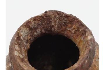 谷本洋　伊賀　高さ 約15cm　力強い造形が魅力の蹲花入　(R-084781)