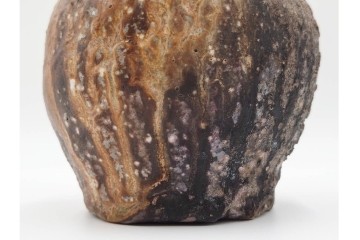 谷本洋　伊賀　高さ 約15cm　力強い造形が魅力の蹲花入　(R-084781)