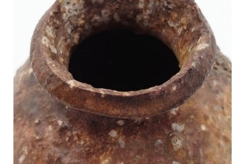 谷本洋　伊賀　高さ 約15cm　力強い造形が魅力の蹲花入　(R-084781)