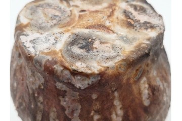 谷本洋　伊賀　高さ 約15cm　力強い造形が魅力の蹲花入　(R-084781)