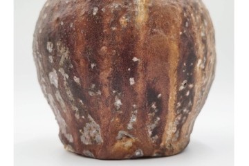 谷本洋　伊賀　高さ 約15cm　力強い造形が魅力の蹲花入　(R-084781)