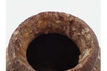 谷本洋　伊賀　高さ 約15cm　力強い造形が魅力の蹲花入　(R-084781)