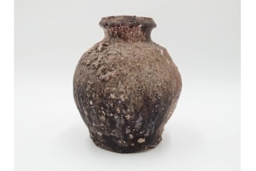 谷本洋　伊賀　高さ 約15cm　力強い造形が魅力の蹲花入　(R-084781)