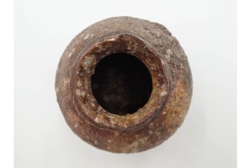 谷本洋　伊賀　高さ 約15cm　力強い造形が魅力の蹲花入　(R-084781)