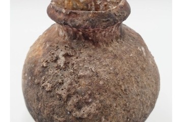 谷本洋　伊賀　高さ 約15cm　力強い造形が魅力の蹲花入　(R-084781)