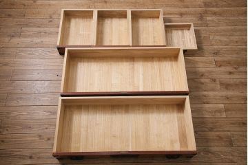 中古　伝統工芸　岩谷堂箪笥　脚付きリメイク　ダイナミックな杢目が堪能できる整理箪笥(収納棚、戸棚、引き出し、和タンス、収納箪笥)(R-084783)