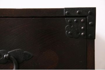 和製アンティーク　明治期　上手物!!　箪笥リメイク　三方欅(ケヤキ)材　温もりと重厚感を備えた和モダン空間の主役になるフラップダウン扉の脚付きテレビ台(テレビボード、リビングボード、収納棚、戸棚)(R-084784)