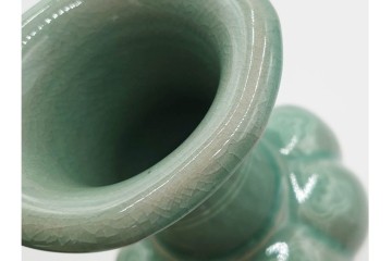 韓国人間文化財(人間国宝)　柳海剛(柳根㶈)　高麗青磁　象嵌　牡丹菊文　瓜形　高さ 約26cm　優美な輝きが魅力の花瓶　(R-084785)