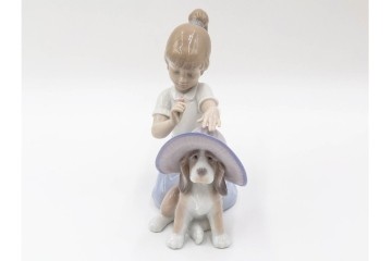 スペイン製　LLADRO(リヤドロ)　「おめかししようね」　フィギュリン　品質保証書・箱付き　(R-084786)
