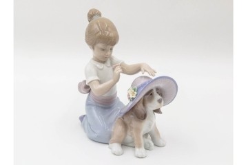 スペイン製　LLADRO(リヤドロ)　「おめかししようね」　フィギュリン　品質保証書・箱付き　(R-084786)