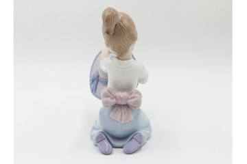 スペイン製　LLADRO(リヤドロ)　「おめかししようね」　フィギュリン　品質保証書・箱付き　(R-084786)